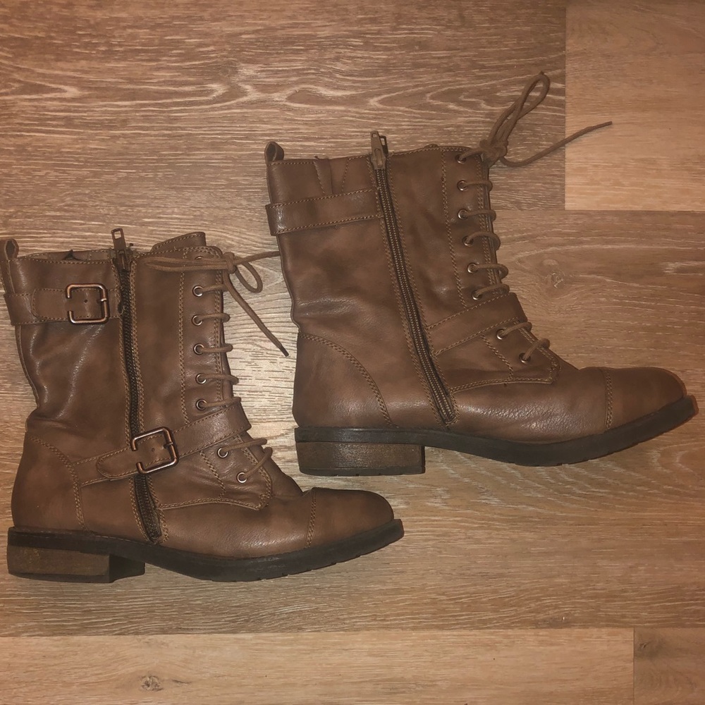 White mountain Combat boots